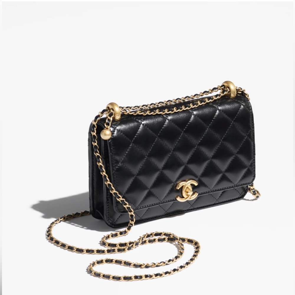 CHANEL Black Quilted Crossbody Bag with Gold Chain